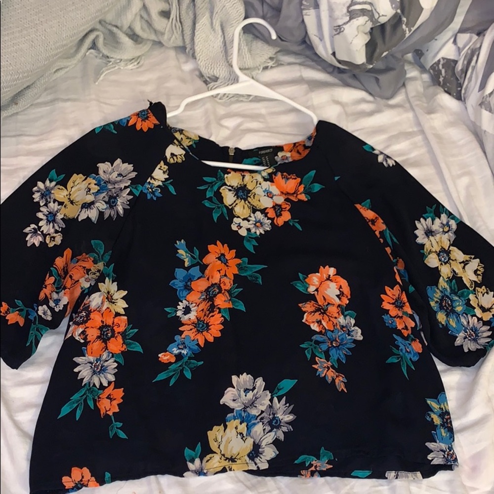 Floral crop top🌼